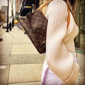 LOUIS VUITTON Looping bag